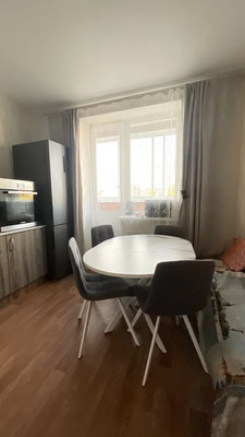 Продам трехкомнатную (3-комн.) квартиру, Парковая ул, 20к2, Санкт-Петербург г