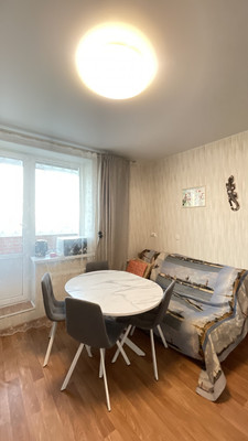 Продам трехкомнатную (3-комн.) квартиру, Парковая ул, 20к2, Санкт-Петербург г