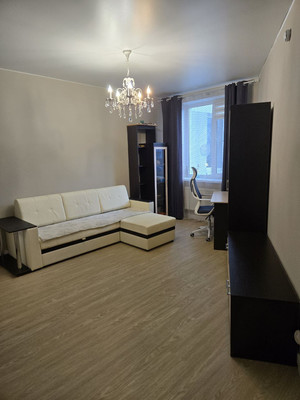 Продам трехкомнатную (3-комн.) квартиру, Парковая ул, 20к2, Санкт-Петербург г