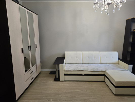 Продам трехкомнатную (3-комн.) квартиру, Парковая ул, 20к2, Санкт-Петербург г