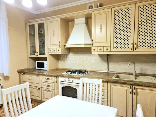 Продам дом, Октябрьская ул, 123а, Азовская ст-ца, 0 км от города