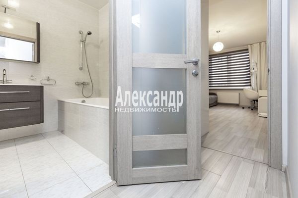 Продам трехкомнатную (3-комн.) квартиру, Гжатская ул, 22к3, Санкт-Петербург г