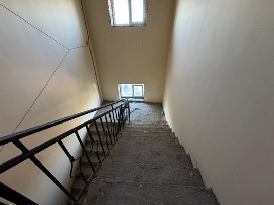 Продам двухкомнатную (2-комн.) квартиру, Мовсисяна ул, 9, Нальчик г