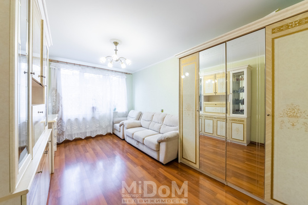 Продам многокомнатную квартиру, Большевиков пр-кт, 13к3 литера М, Санкт-Петербург г