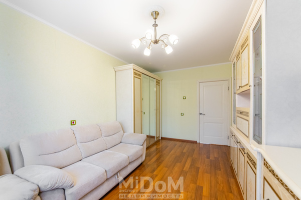 Продам многокомнатную квартиру, Большевиков пр-кт, 13к3 литера М, Санкт-Петербург г