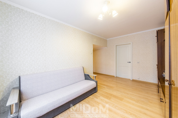 Продам многокомнатную квартиру, Большевиков пр-кт, 13к3 литера М, Санкт-Петербург г