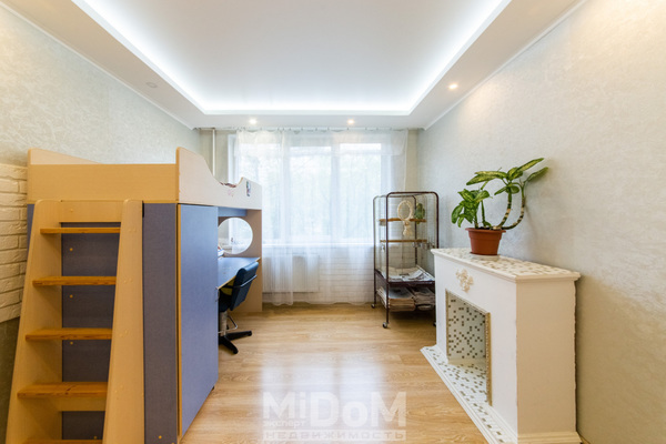 Продам многокомнатную квартиру, Большевиков пр-кт, 13к3 литера М, Санкт-Петербург г