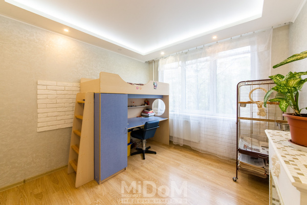 Продам многокомнатную квартиру, Большевиков пр-кт, 13к3 литера М, Санкт-Петербург г