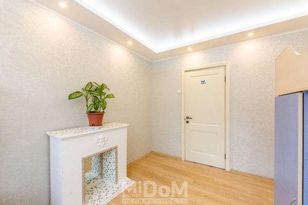 Продам многокомнатную квартиру, Большевиков пр-кт, 13к3 литера М, Санкт-Петербург г