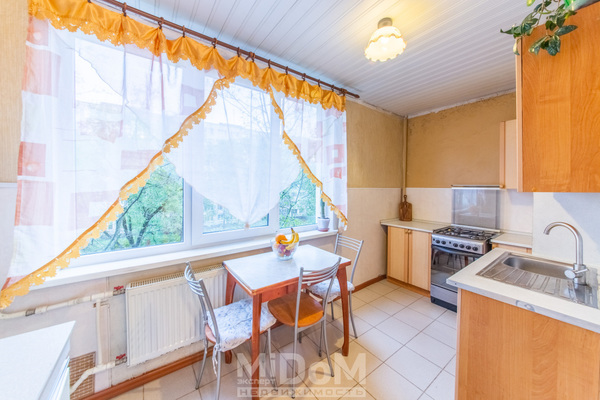 Продам многокомнатную квартиру, Большевиков пр-кт, 13к3 литера М, Санкт-Петербург г