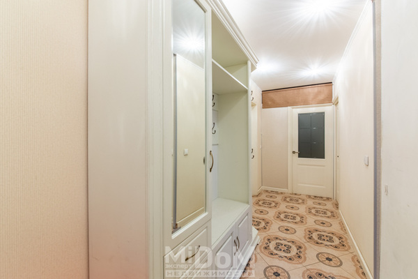 Продам многокомнатную квартиру, Большевиков пр-кт, 13к3 литера М, Санкт-Петербург г