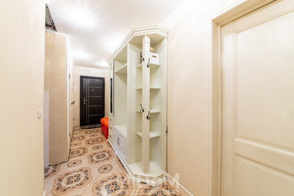 Продам многокомнатную квартиру, Большевиков пр-кт, 13к3 литера М, Санкт-Петербург г