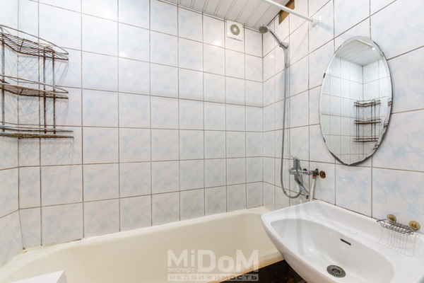 Продам многокомнатную квартиру, Большевиков пр-кт, 13к3 литера М, Санкт-Петербург г