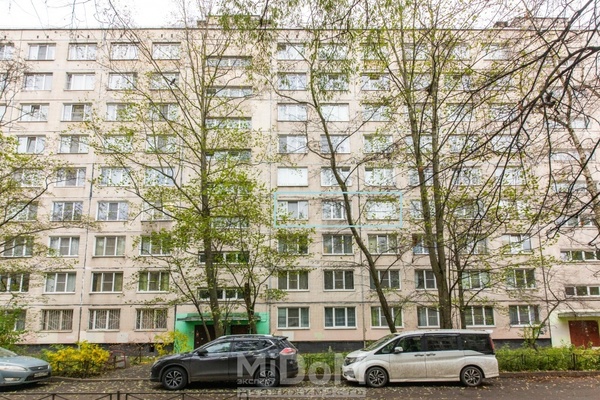 Продам многокомнатную квартиру, Большевиков пр-кт, 13к3 литера М, Санкт-Петербург г