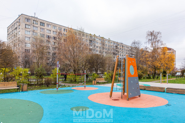 Продам многокомнатную квартиру, Большевиков пр-кт, 13к3 литера М, Санкт-Петербург г