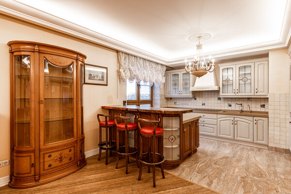 Продам трехкомнатную (3-комн.) квартиру, Кастанаевская ул, 24, Москва г