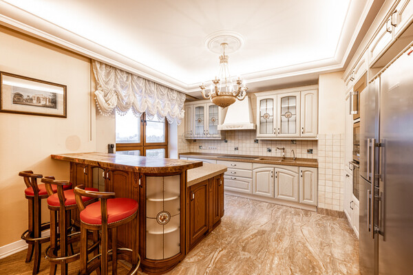 Продам трехкомнатную (3-комн.) квартиру, Кастанаевская ул, 24, Москва г