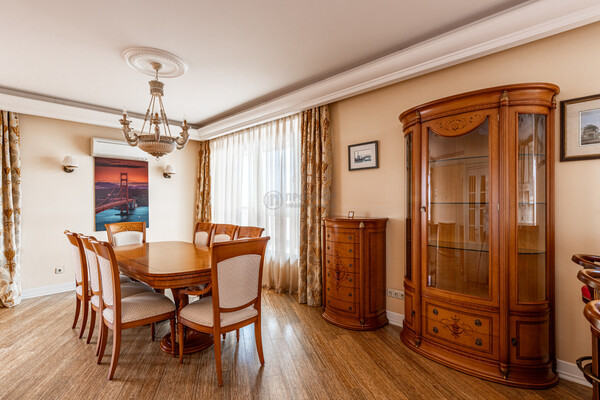 Продам трехкомнатную (3-комн.) квартиру, Кастанаевская ул, 24, Москва г