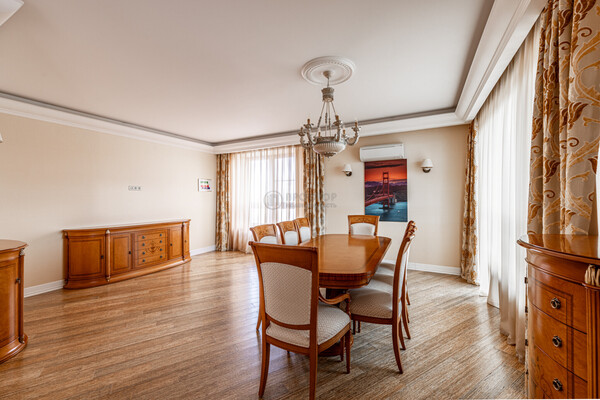 Продам трехкомнатную (3-комн.) квартиру, Кастанаевская ул, 24, Москва г