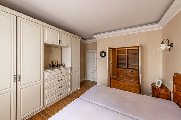 Продам трехкомнатную (3-комн.) квартиру, Кастанаевская ул, 24, Москва г