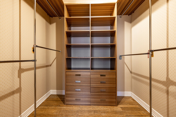 Продам трехкомнатную (3-комн.) квартиру, Кастанаевская ул, 24, Москва г