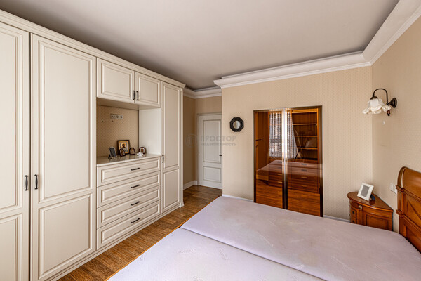 Продам трехкомнатную (3-комн.) квартиру, Кастанаевская ул, 24, Москва г