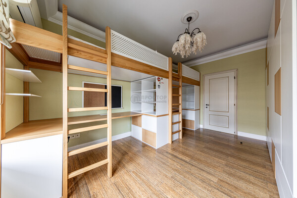 Продам трехкомнатную (3-комн.) квартиру, Кастанаевская ул, 24, Москва г