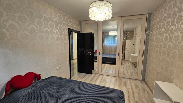 Продам трехкомнатную (3-комн.) квартиру, Адмиральская ул, 6с1, Грибки д