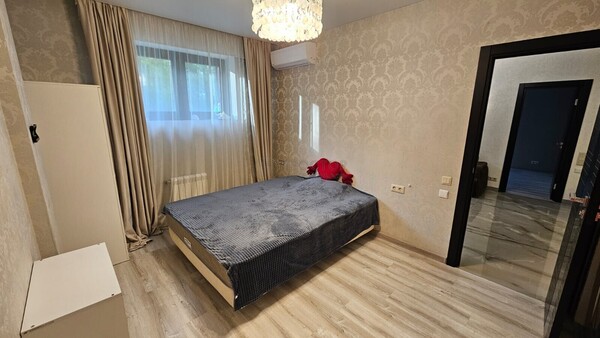 Продам трехкомнатную (3-комн.) квартиру, Адмиральская ул, 6с1, Грибки д