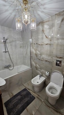 Продам трехкомнатную (3-комн.) квартиру, Адмиральская ул, 6с1, Грибки д