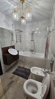 Продам трехкомнатную (3-комн.) квартиру, Адмиральская ул, 6с1, Грибки д