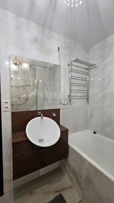 Продам трехкомнатную (3-комн.) квартиру, Адмиральская ул, 6с1, Грибки д
