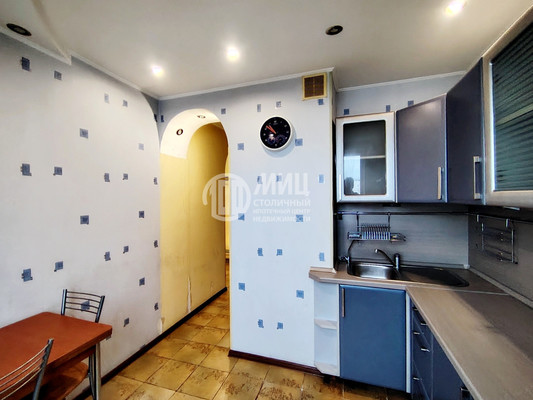 Продам двухкомнатную (2-комн.) квартиру, Адмирала Лазарева ул, 40, Москва г