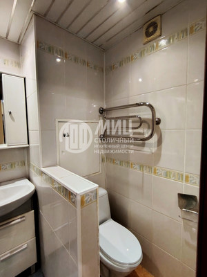 Продам двухкомнатную (2-комн.) квартиру, Адмирала Лазарева ул, 40, Москва г