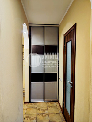 Продам двухкомнатную (2-комн.) квартиру, Адмирала Лазарева ул, 40, Москва г