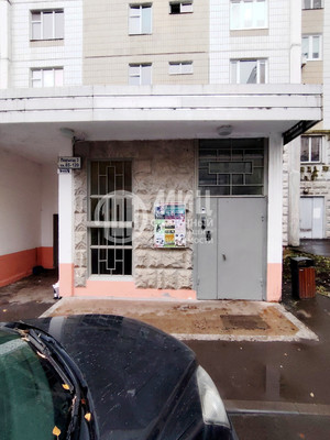 Продам двухкомнатную (2-комн.) квартиру, Адмирала Лазарева ул, 40, Москва г