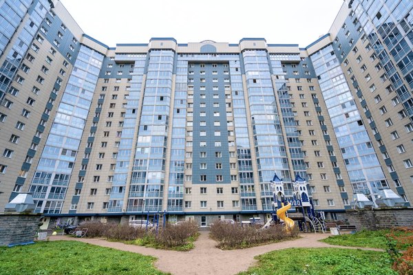 Продам трехкомнатную (3-комн.) квартиру, Александра Грина б-р, 2к1, Санкт-Петербург г