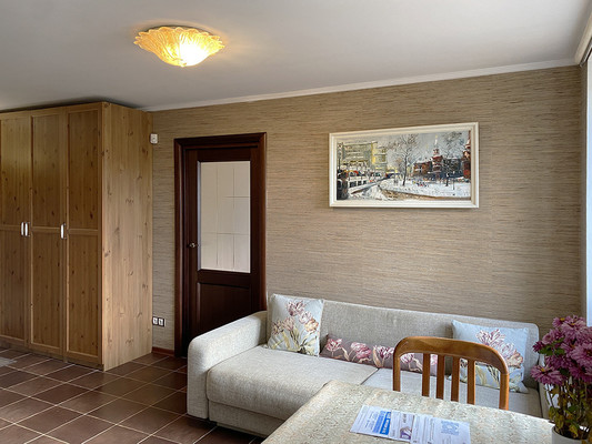 Продам двухкомнатную (2-комн.) квартиру, Озерковая ул, 53к1, Петергоф г