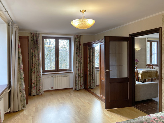 Продам двухкомнатную (2-комн.) квартиру, Озерковая ул, 53к1, Петергоф г