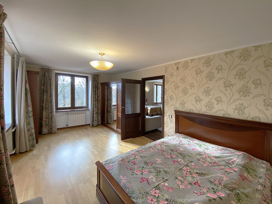 Продам двухкомнатную (2-комн.) квартиру, Озерковая ул, 53к1, Петергоф г