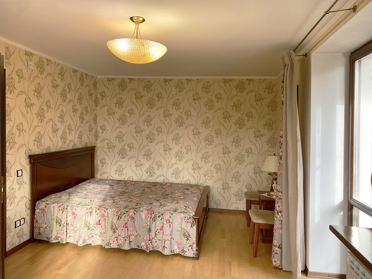 Продам двухкомнатную (2-комн.) квартиру, Озерковая ул, 53к1, Петергоф г