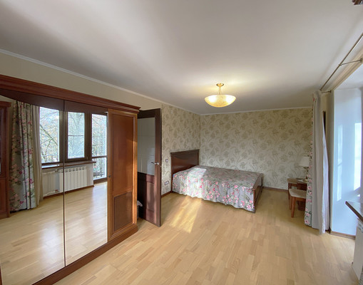 Продам двухкомнатную (2-комн.) квартиру, Озерковая ул, 53к1, Петергоф г