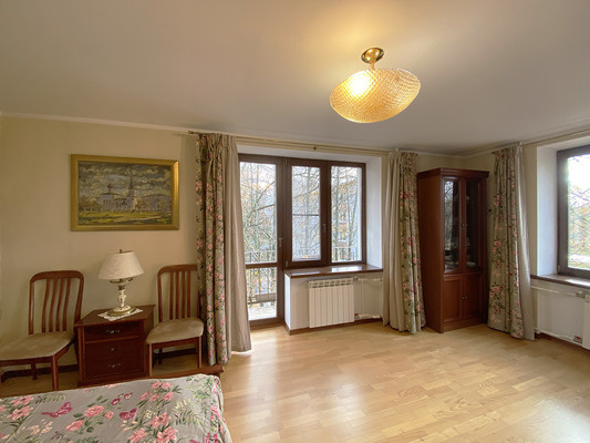 Продам двухкомнатную (2-комн.) квартиру, Озерковая ул, 53к1, Петергоф г