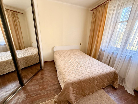 Продам двухкомнатную (2-комн.) квартиру, Содружества ул, 82, Ростов-на-Дону г