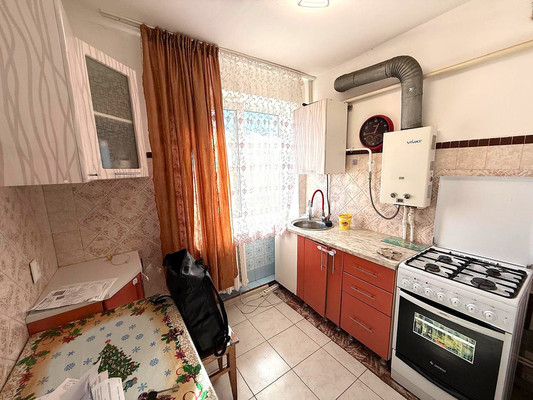 Продам трехкомнатную (3-комн.) квартиру, Беляева ул, 12, Апшеронск г