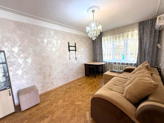 Продам трехкомнатную (3-комн.) квартиру, Беляева ул, 12, Апшеронск г