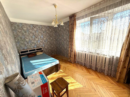 Продам трехкомнатную (3-комн.) квартиру, Беляева ул, 12, Апшеронск г