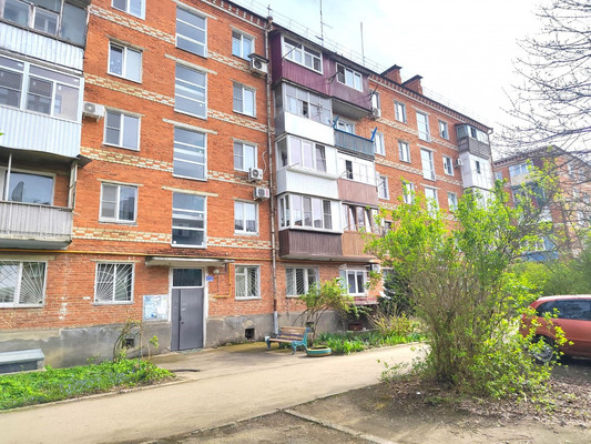 Продам трехкомнатную (3-комн.) квартиру, Беляева ул, 12, Апшеронск г