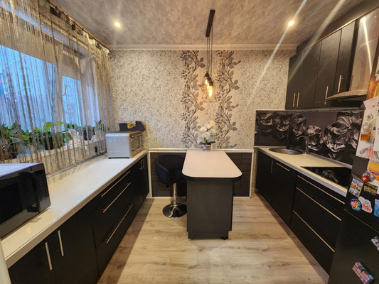 Продам трехкомнатную (3-комн.) квартиру, Кольский пр-кт, 136к5, Мурманск г