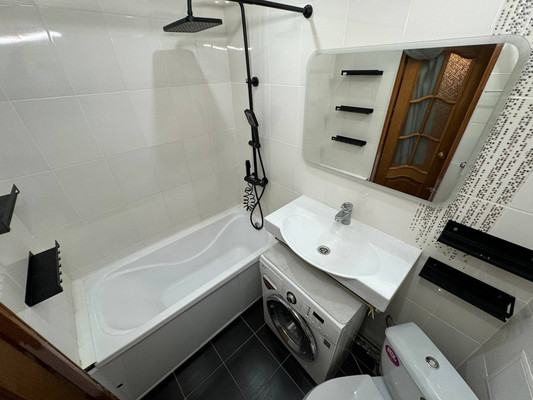 Продам трехкомнатную (3-комн.) квартиру, Гамарника ул, 19, Комсомольск-на-Амуре г